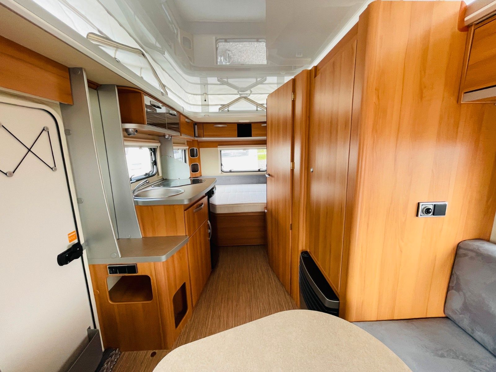 Fahrzeugabbildung HYMER / ERIBA / HYMERCAR FEELING 425 QUERBETT AUFSTELLDACH