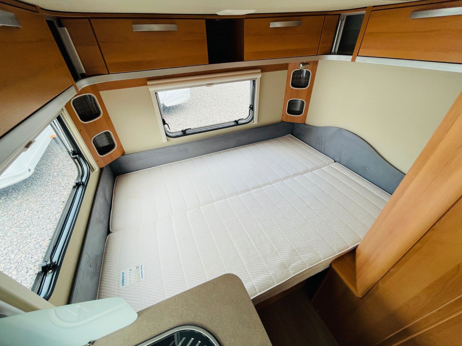 Fahrzeugabbildung HYMER / ERIBA / HYMERCAR FEELING 425 QUERBETT AUFSTELLDACH