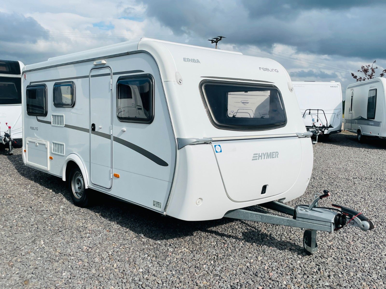 Fahrzeugabbildung HYMER / ERIBA / HYMERCAR FEELING 425 QUERBETT AUFSTELLDACH