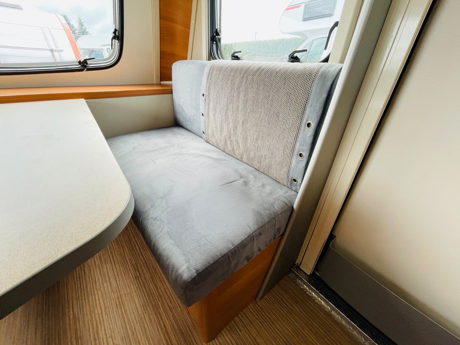 Fahrzeugabbildung HYMER / ERIBA / HYMERCAR FEELING 425 QUERBETT AUFSTELLDACH