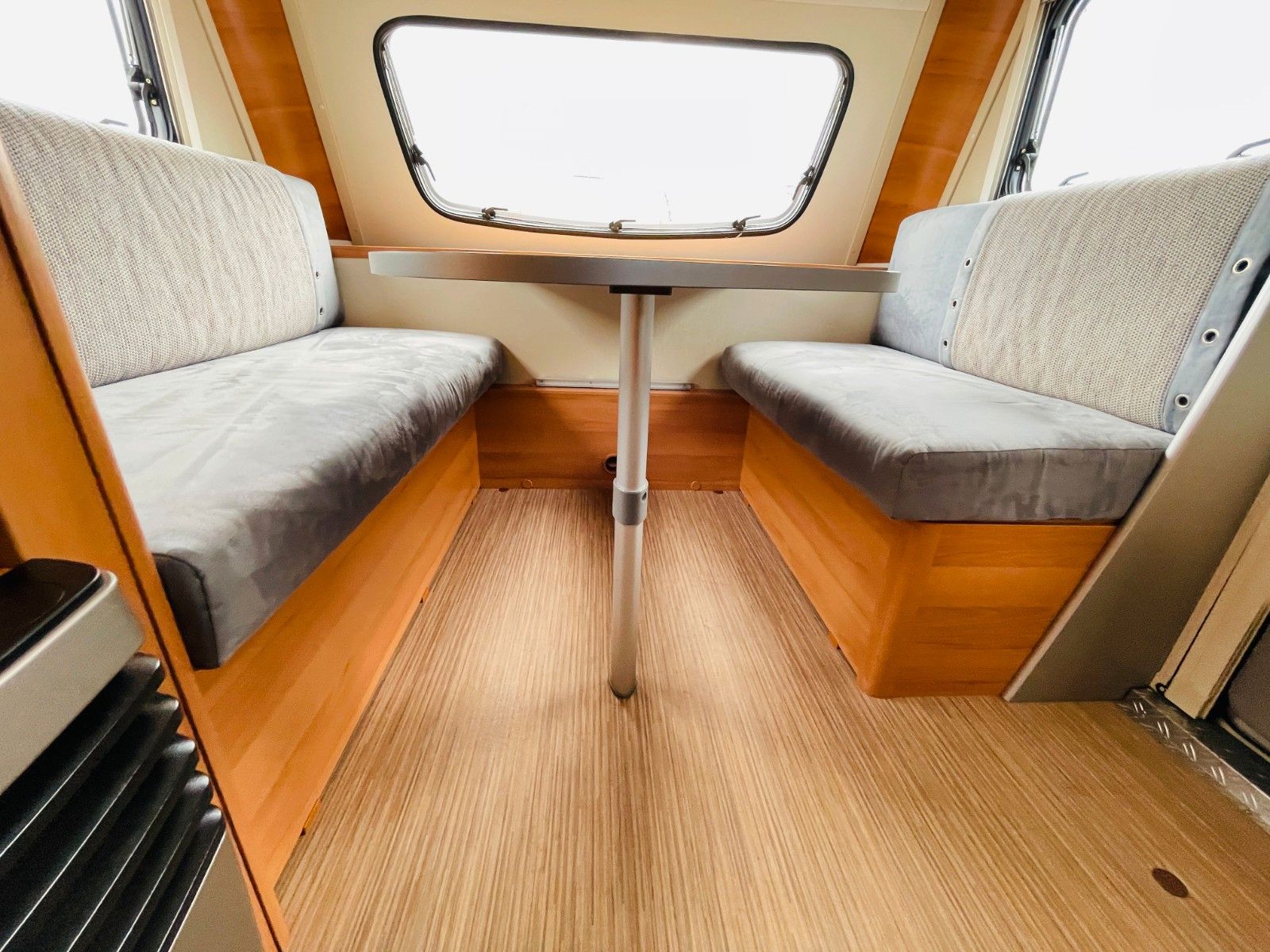 Fahrzeugabbildung HYMER / ERIBA / HYMERCAR FEELING 425 QUERBETT AUFSTELLDACH
