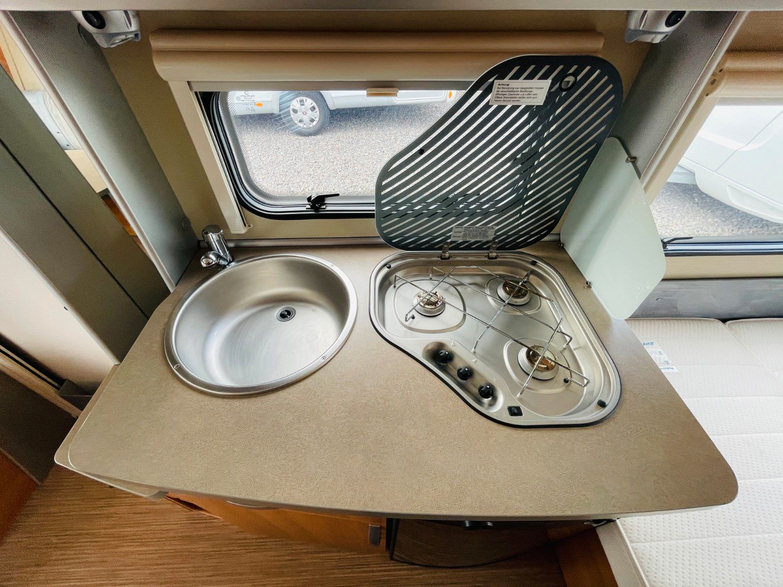 Fahrzeugabbildung HYMER / ERIBA / HYMERCAR FEELING 425 QUERBETT AUFSTELLDACH