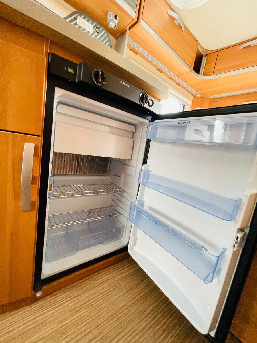 Fahrzeugabbildung HYMER / ERIBA / HYMERCAR FEELING 425 QUERBETT AUFSTELLDACH