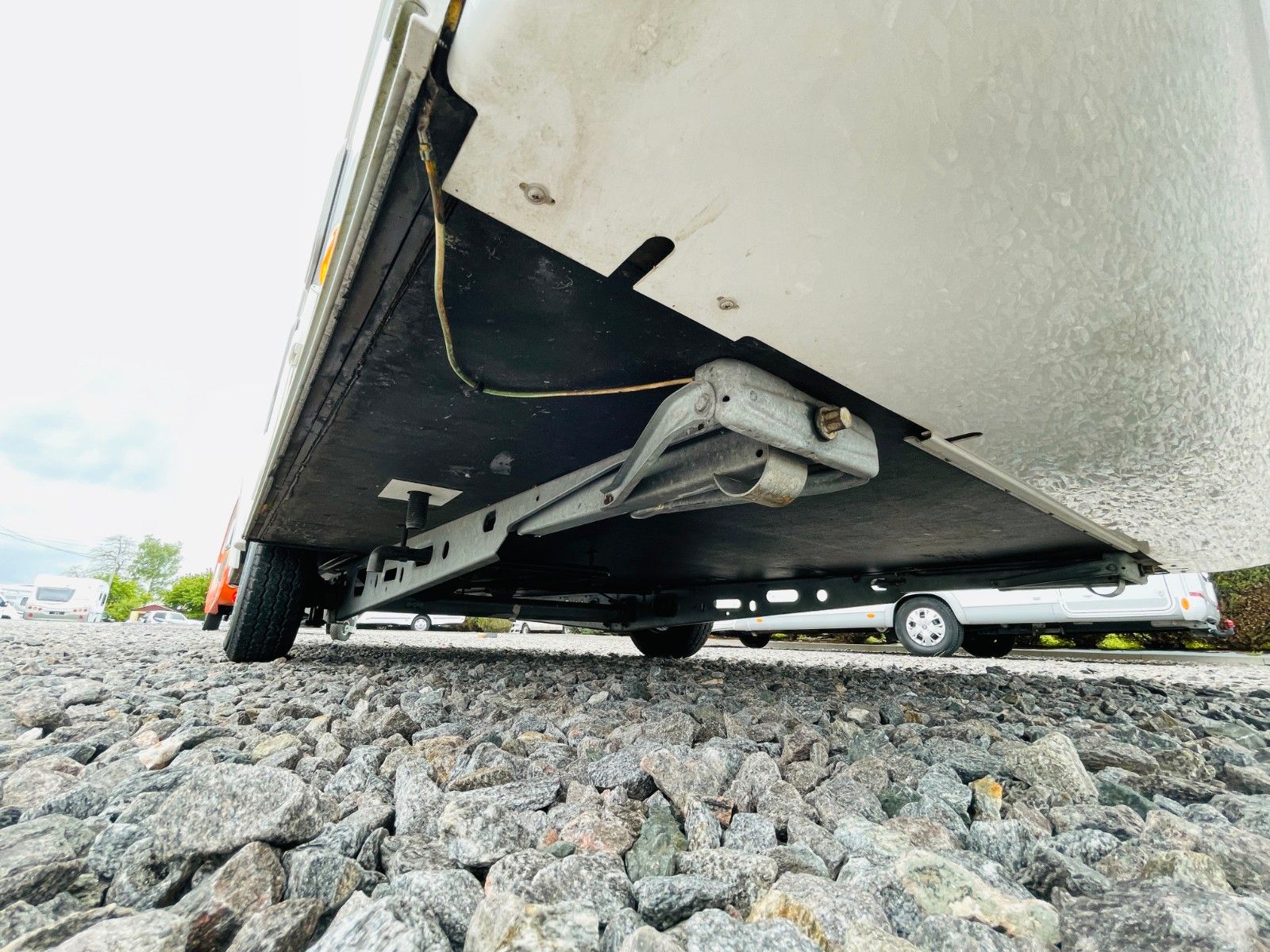 Fahrzeugabbildung HYMER / ERIBA / HYMERCAR FEELING 425 QUERBETT AUFSTELLDACH