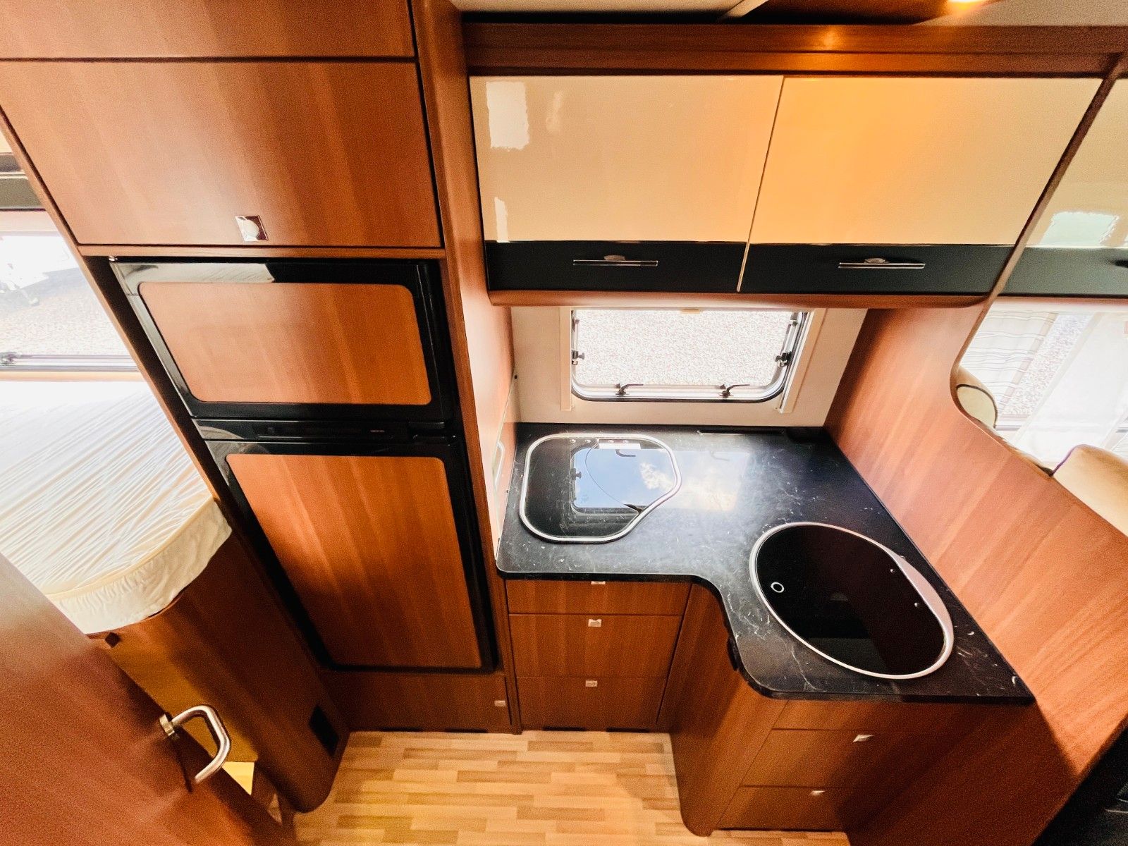 Fahrzeugabbildung LMC BREEZER A 714 G EINZELBETTEN ALKOVEN SOLAR