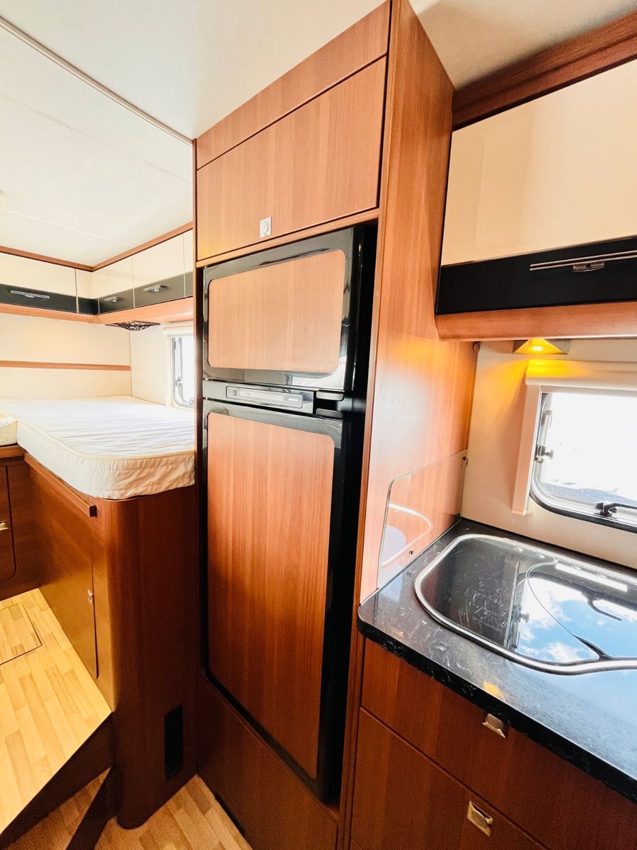 Fahrzeugabbildung LMC BREEZER A 714 G EINZELBETTEN ALKOVEN SOLAR