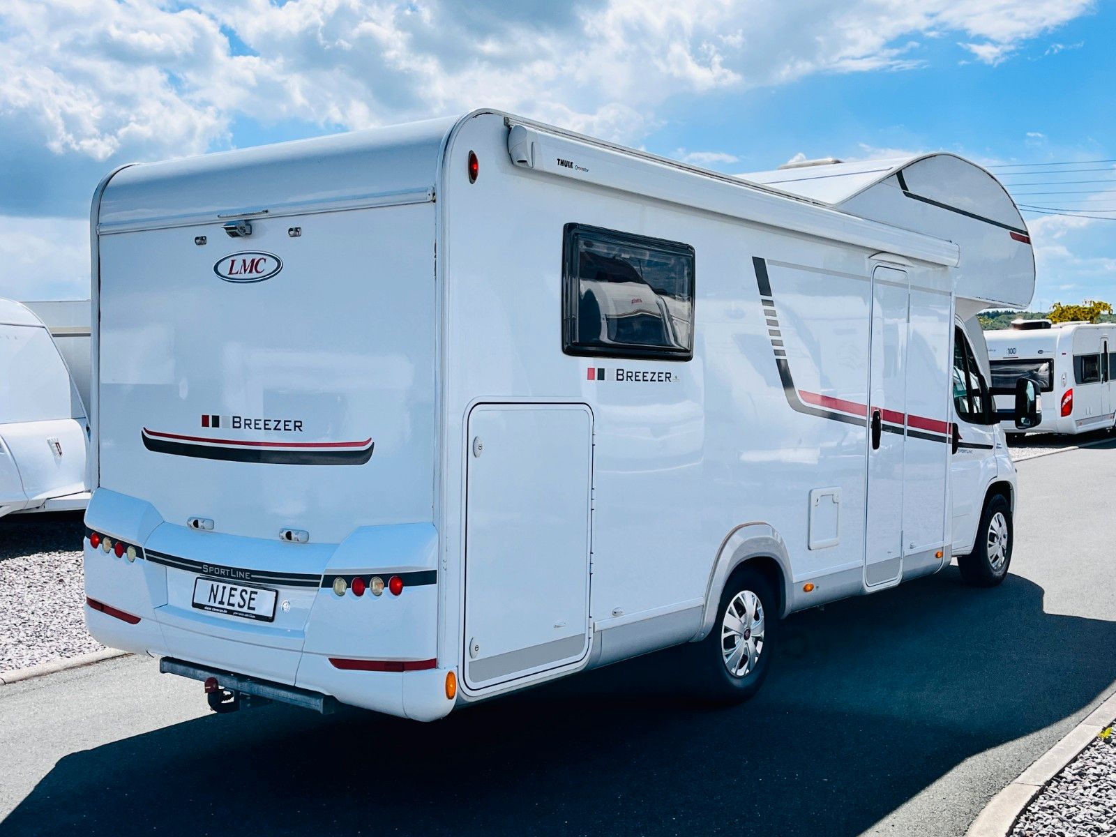 Fahrzeugabbildung LMC BREEZER A 714 G EINZELBETTEN ALKOVEN SOLAR