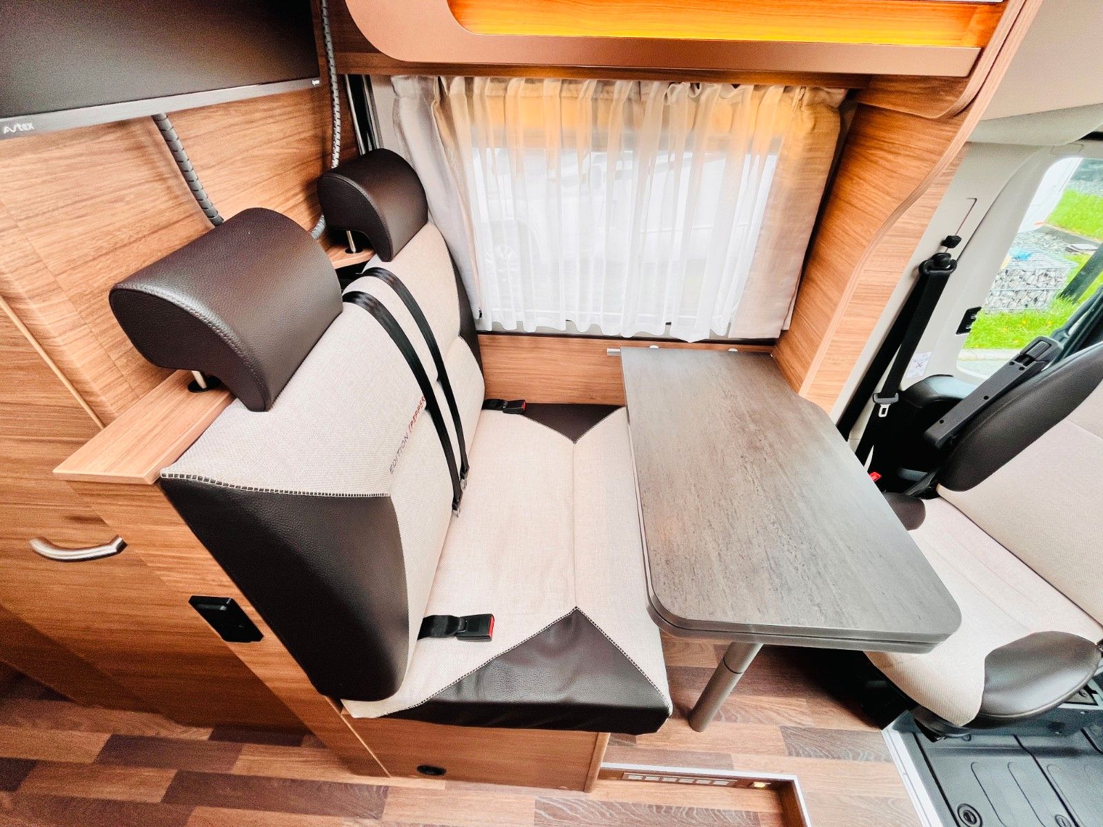 Fahrzeugabbildung Weinsberg CARACOMPACT 600 MEG EDITION PEPPER SAT TV SOLAR