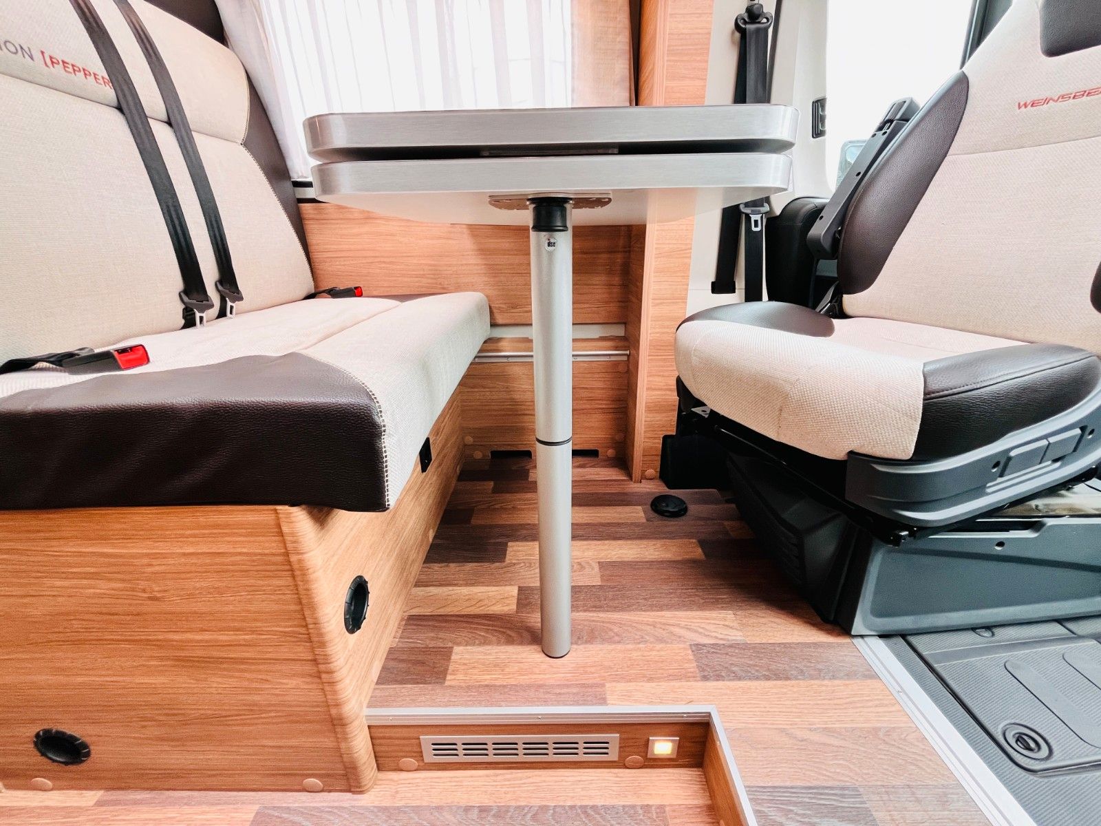 Fahrzeugabbildung Weinsberg CARACOMPACT 600 MEG EDITION PEPPER SAT TV SOLAR