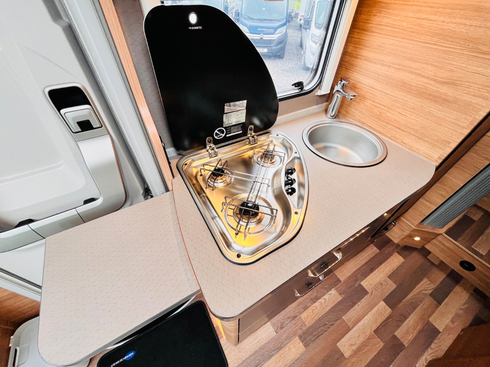 Fahrzeugabbildung Weinsberg CARACOMPACT 600 MEG EDITION PEPPER SAT TV SOLAR