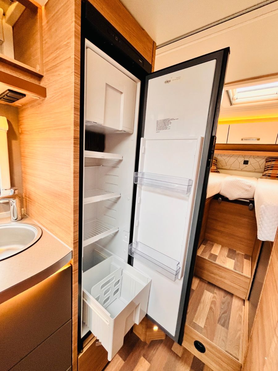 Fahrzeugabbildung Weinsberg CARACOMPACT 600 MEG EDITION PEPPER SAT TV SOLAR