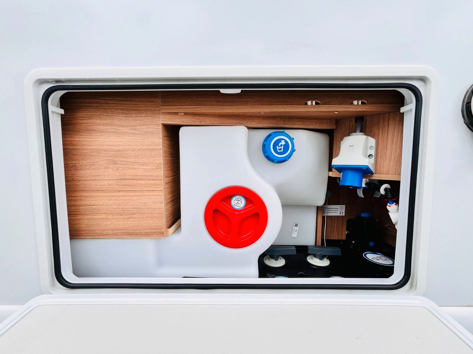 Fahrzeugabbildung Weinsberg CARACOMPACT 600 MEG EDITION PEPPER SAT TV SOLAR