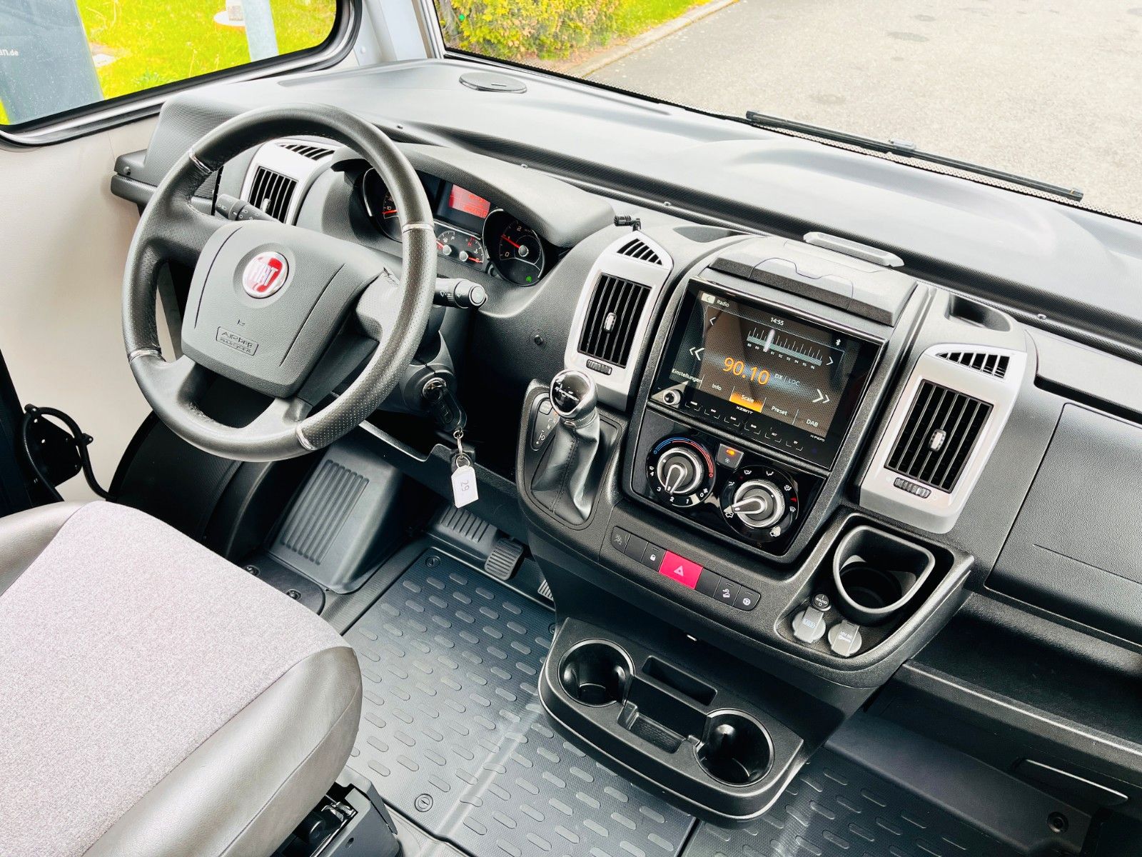 Fahrzeugabbildung Sunlight I 67 S EINZELBETTEN HUBBETT AUTOMATIK SAT KLIMA