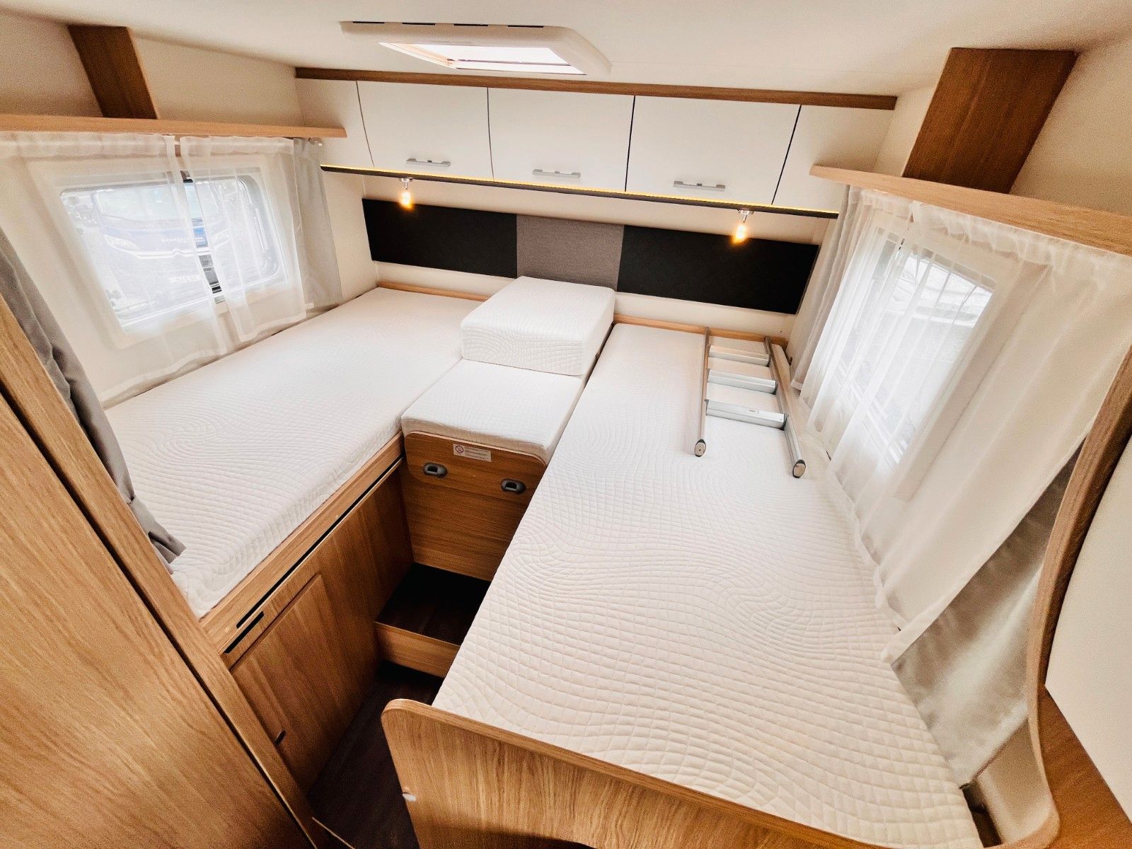 Fahrzeugabbildung Sunlight I 67 S EINZELBETTEN HUBBETT AUTOMATIK SAT KLIMA