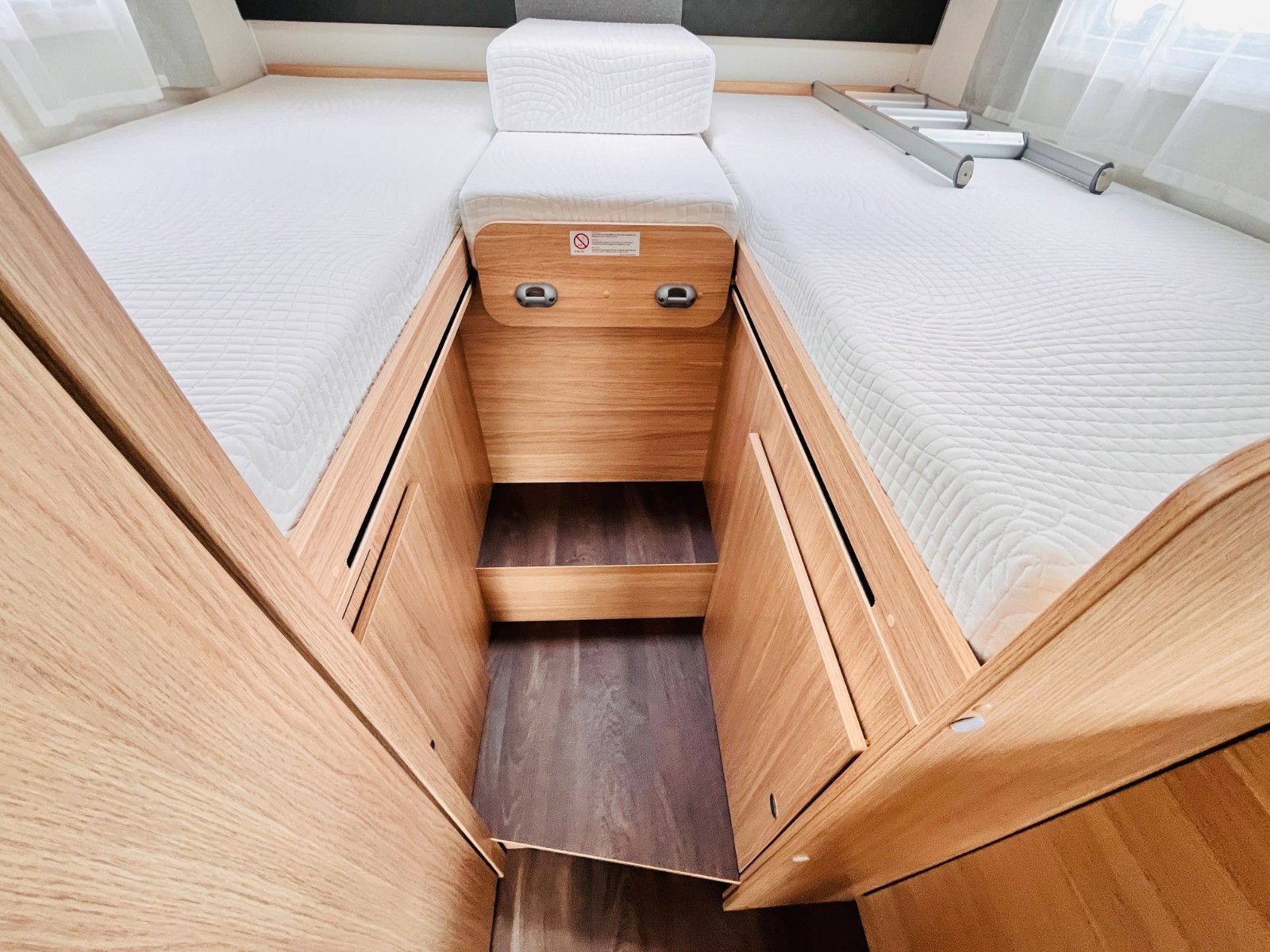 Fahrzeugabbildung Sunlight I 67 S EINZELBETTEN HUBBETT AUTOMATIK SAT KLIMA