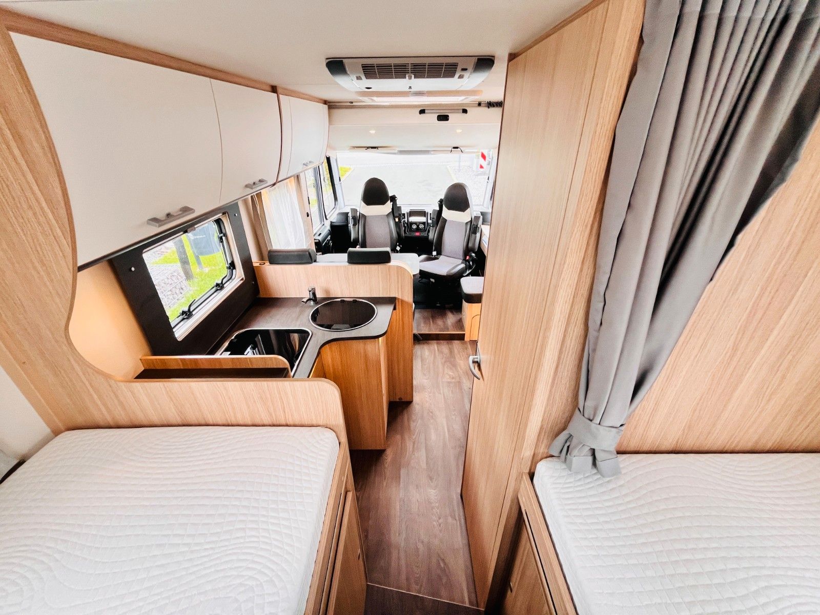 Fahrzeugabbildung Sunlight I 67 S EINZELBETTEN HUBBETT AUTOMATIK SAT KLIMA