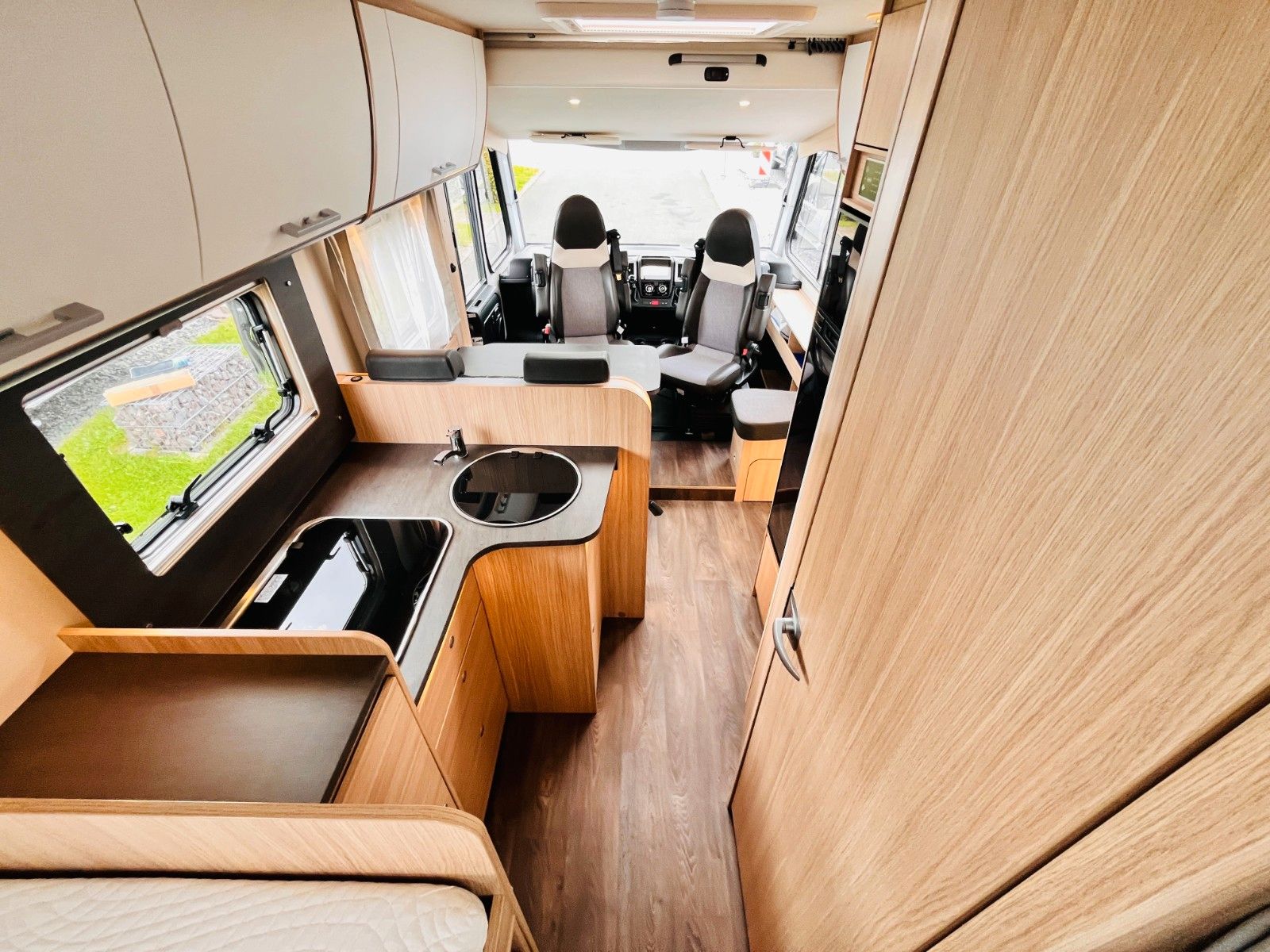 Fahrzeugabbildung Sunlight I 67 S EINZELBETTEN HUBBETT AUTOMATIK SAT KLIMA