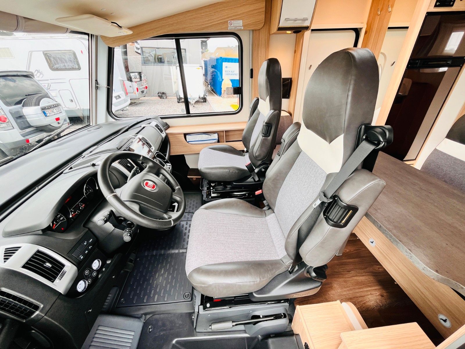 Fahrzeugabbildung Sunlight I 67 S EINZELBETTEN HUBBETT AUTOMATIK SAT KLIMA