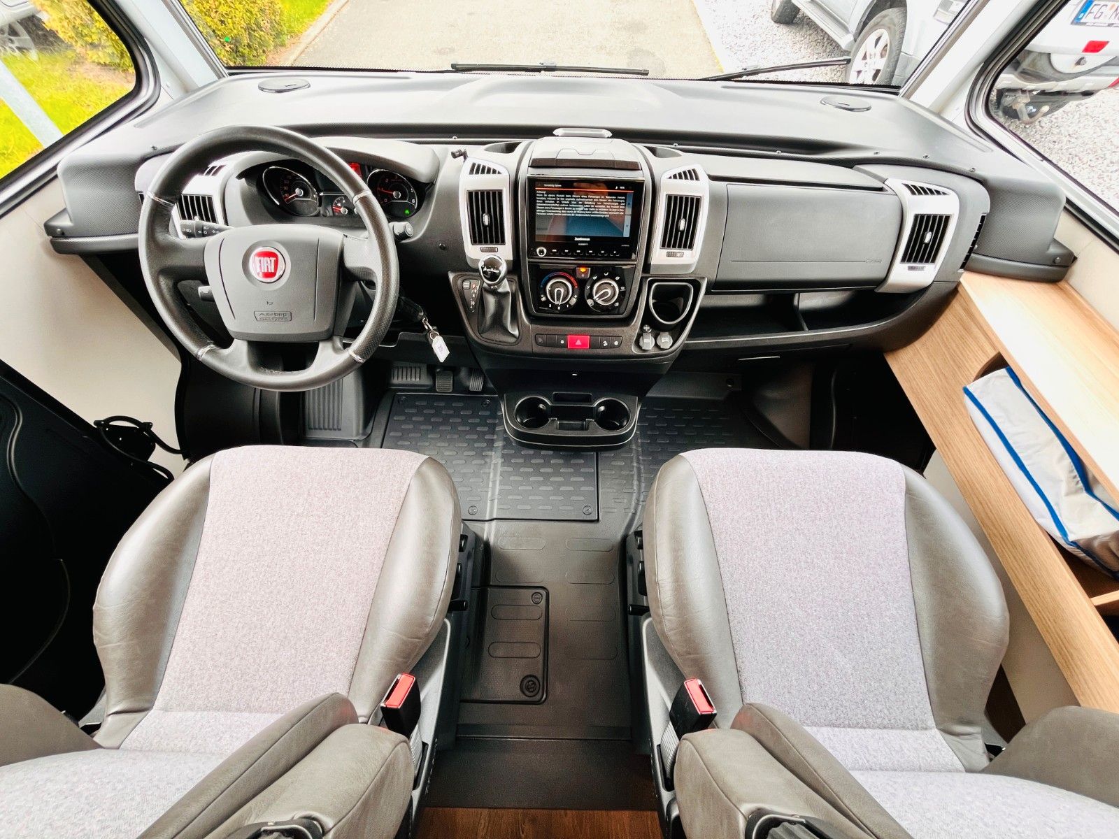 Fahrzeugabbildung Sunlight I 67 S EINZELBETTEN HUBBETT AUTOMATIK SAT KLIMA