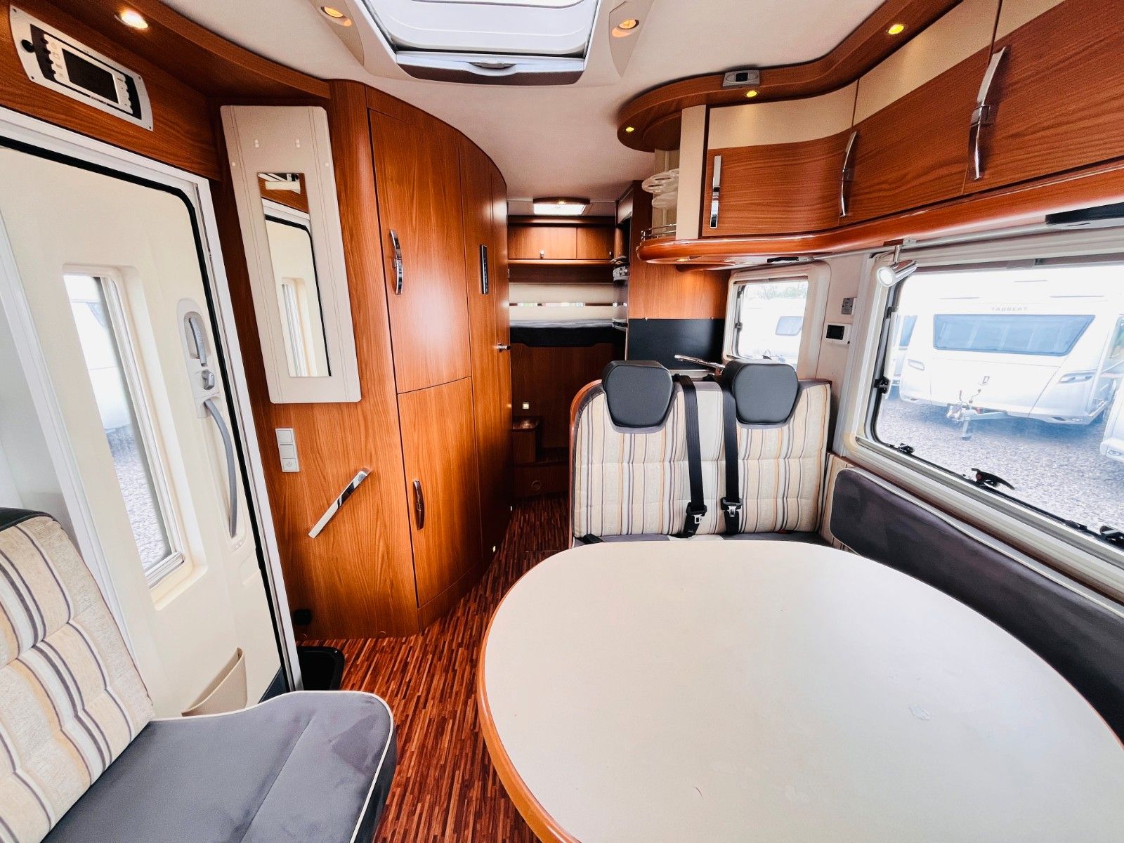 Fahrzeugabbildung HYMER / ERIBA / HYMERCAR B 524 SL SAT TV EINZEL-QUERBETT 3,0L
