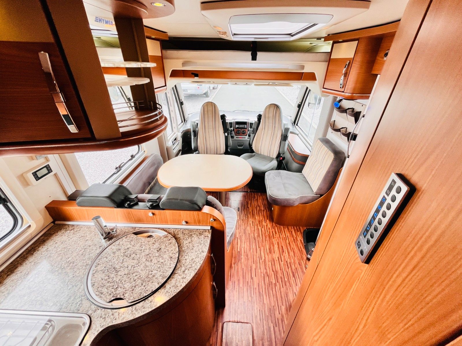 Fahrzeugabbildung HYMER / ERIBA / HYMERCAR B 524 SL SAT TV EINZEL-QUERBETT 3,0L