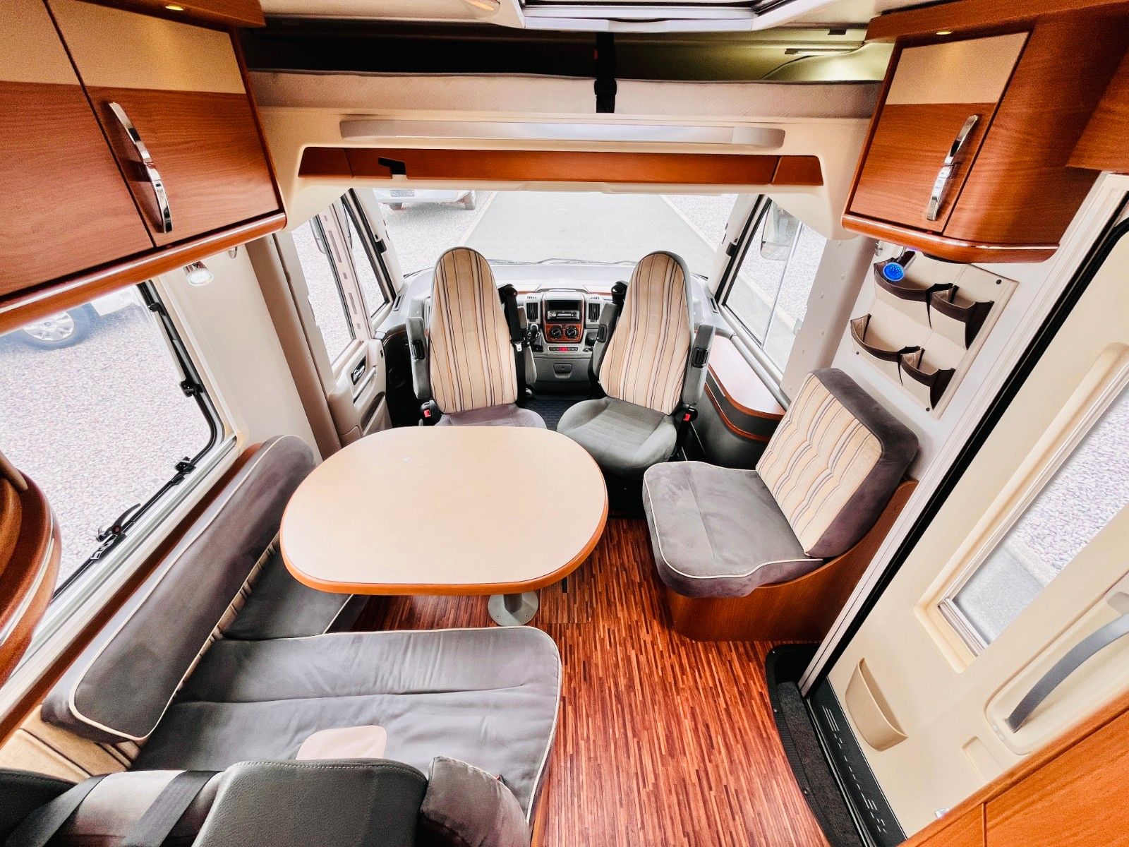 Fahrzeugabbildung HYMER / ERIBA / HYMERCAR B 524 SL SAT TV EINZEL-QUERBETT 3,0L