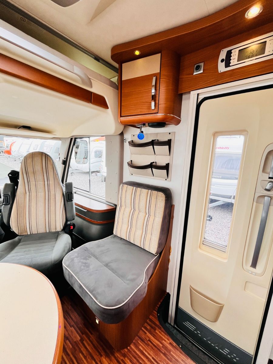Fahrzeugabbildung HYMER / ERIBA / HYMERCAR B 524 SL SAT TV EINZEL-QUERBETT 3,0L