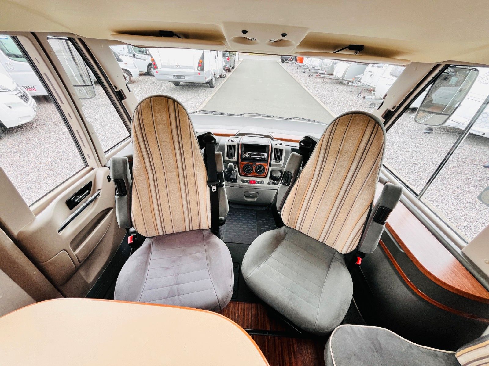Fahrzeugabbildung HYMER / ERIBA / HYMERCAR B 524 SL SAT TV EINZEL-QUERBETT 3,0L