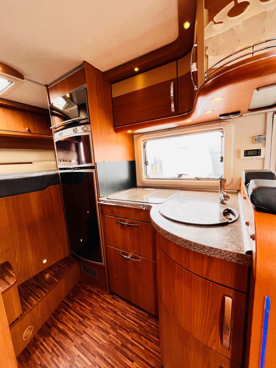 Fahrzeugabbildung HYMER / ERIBA / HYMERCAR B 524 SL SAT TV EINZEL-QUERBETT 3,0L