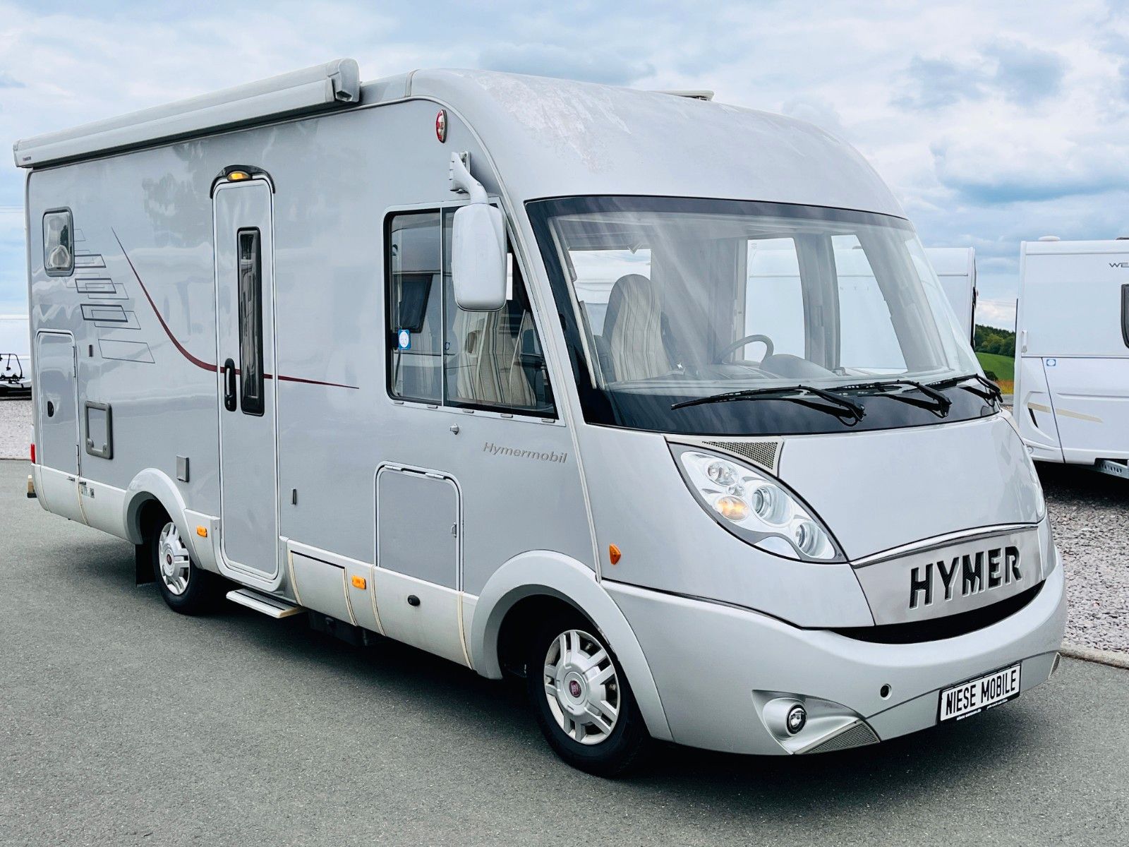 Fahrzeugabbildung HYMER / ERIBA / HYMERCAR B 524 SL SAT TV EINZEL-QUERBETT 3,0L
