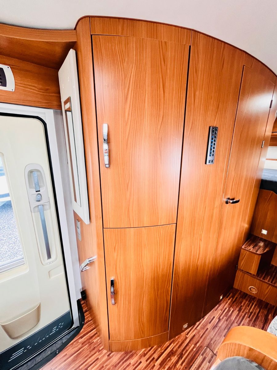Fahrzeugabbildung HYMER / ERIBA / HYMERCAR B 524 SL SAT TV EINZEL-QUERBETT 3,0L