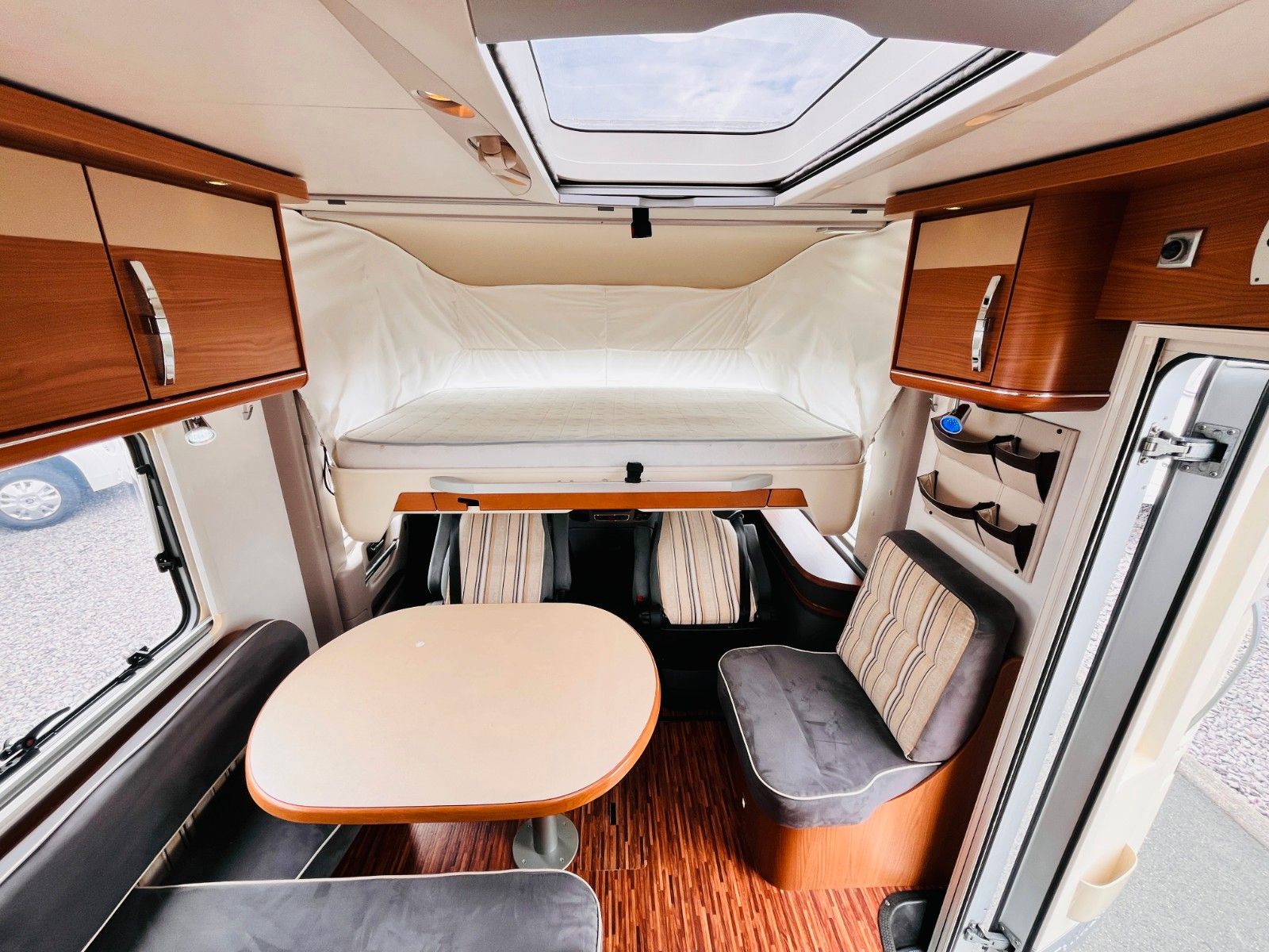 Fahrzeugabbildung HYMER / ERIBA / HYMERCAR B 524 SL SAT TV EINZEL-QUERBETT 3,0L