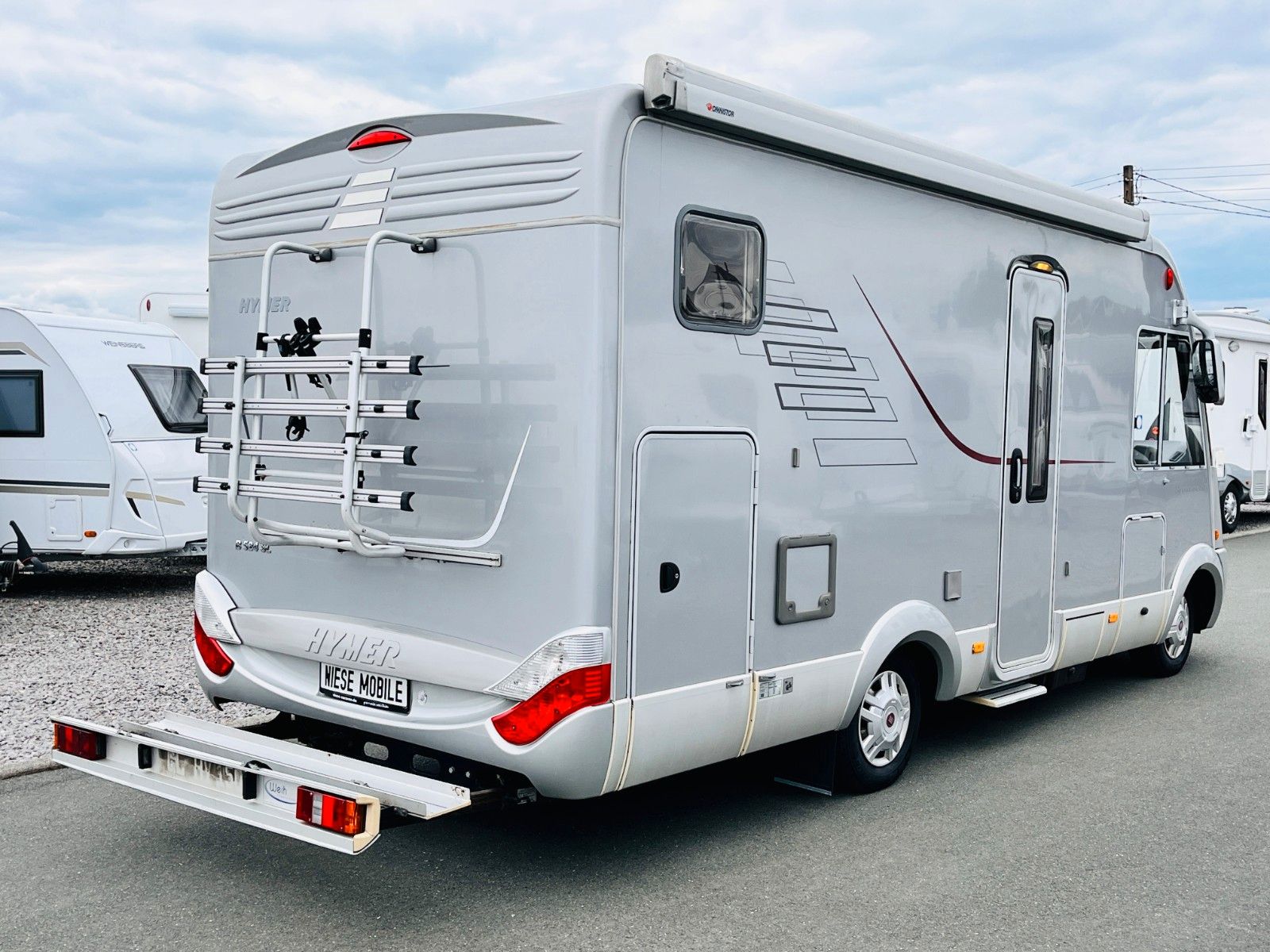 Fahrzeugabbildung HYMER / ERIBA / HYMERCAR B 524 SL SAT TV EINZEL-QUERBETT 3,0L