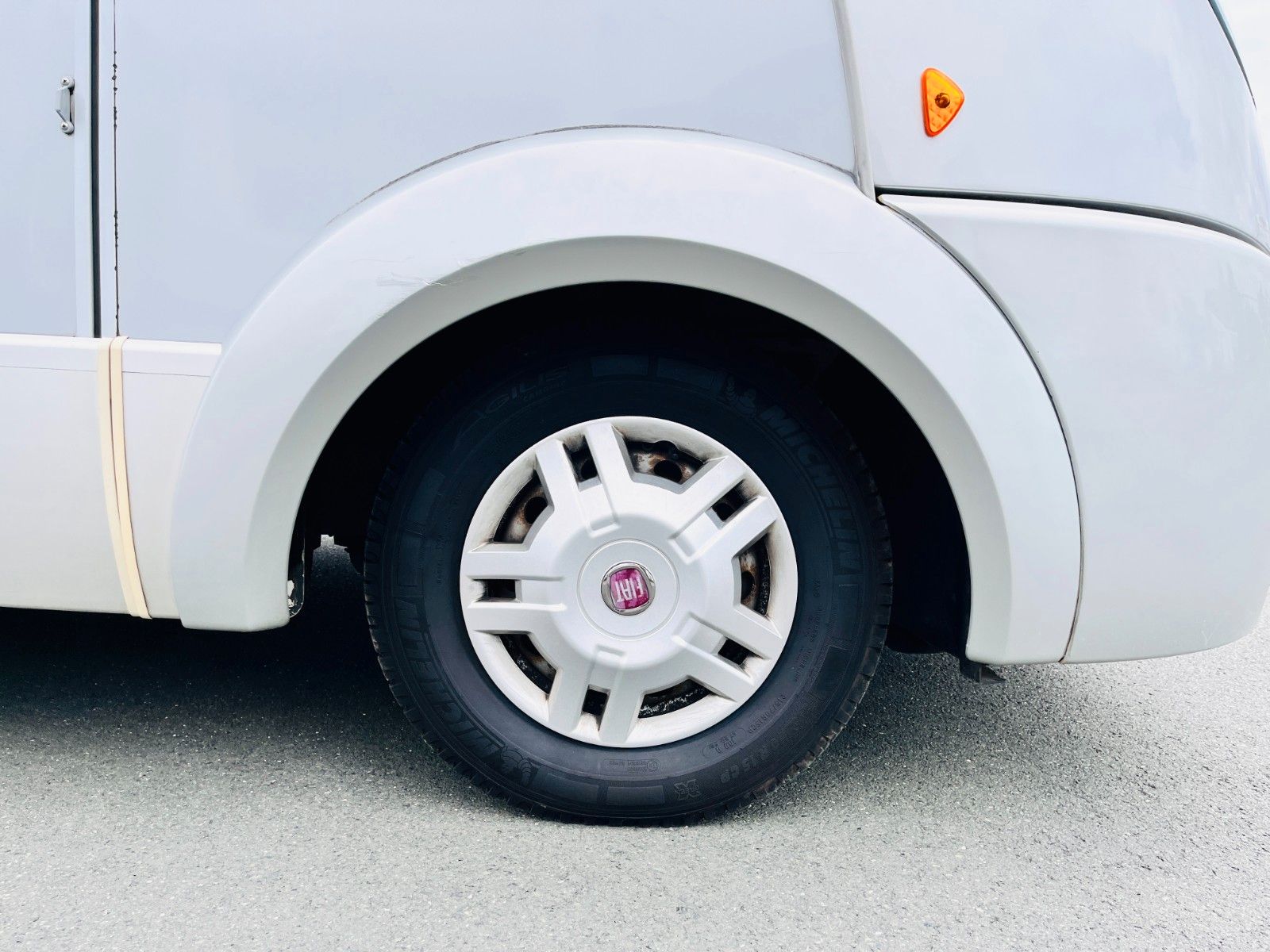 Fahrzeugabbildung HYMER / ERIBA / HYMERCAR B 524 SL SAT TV EINZEL-QUERBETT 3,0L