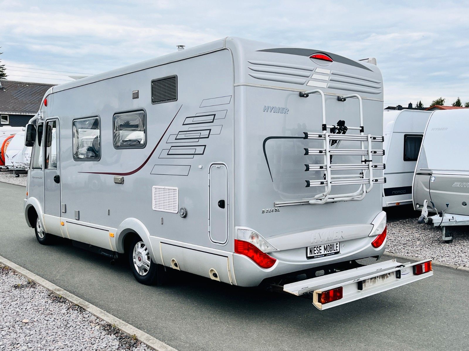 Fahrzeugabbildung HYMER / ERIBA / HYMERCAR B 524 SL SAT TV EINZEL-QUERBETT 3,0L