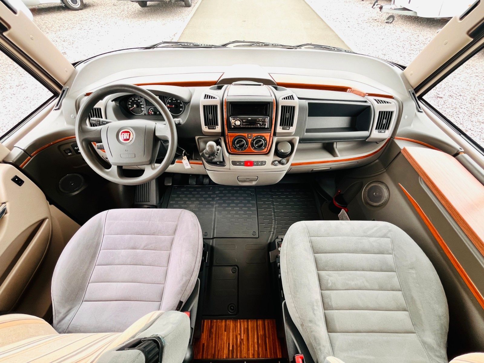Fahrzeugabbildung HYMER / ERIBA / HYMERCAR B 524 SL SAT TV EINZEL-QUERBETT 3,0L