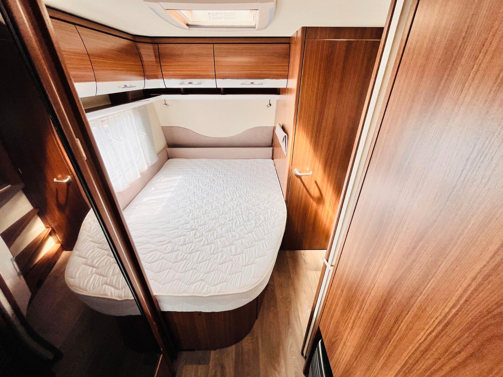 Fahrzeugabbildung HYMER / ERIBA / HYMERCAR EXCITING 485 RUNDSITZGRUPPE FRANZ.BETT MOVER