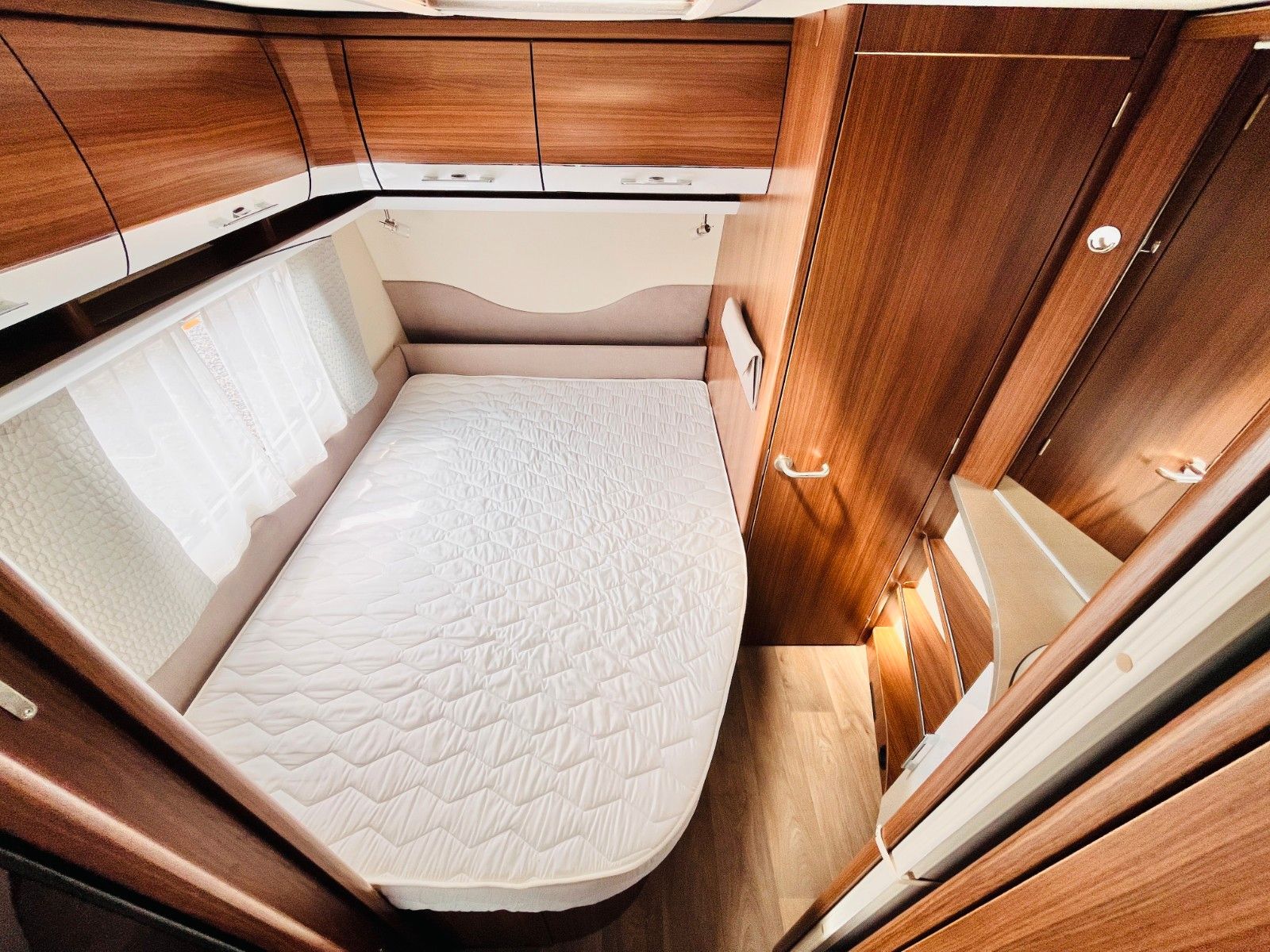 Fahrzeugabbildung HYMER / ERIBA / HYMERCAR EXCITING 485 RUNDSITZGRUPPE FRANZ.BETT MOVER