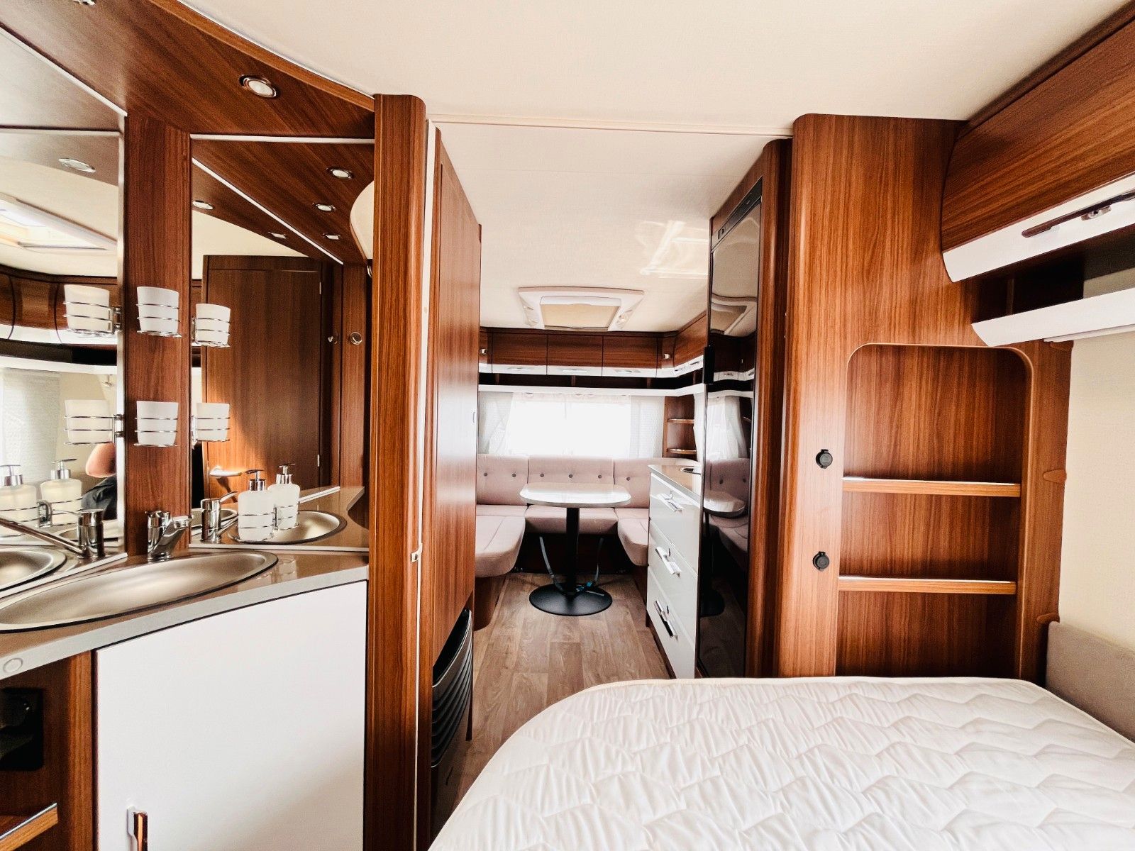 Fahrzeugabbildung HYMER / ERIBA / HYMERCAR EXCITING 485 RUNDSITZGRUPPE FRANZ.BETT MOVER