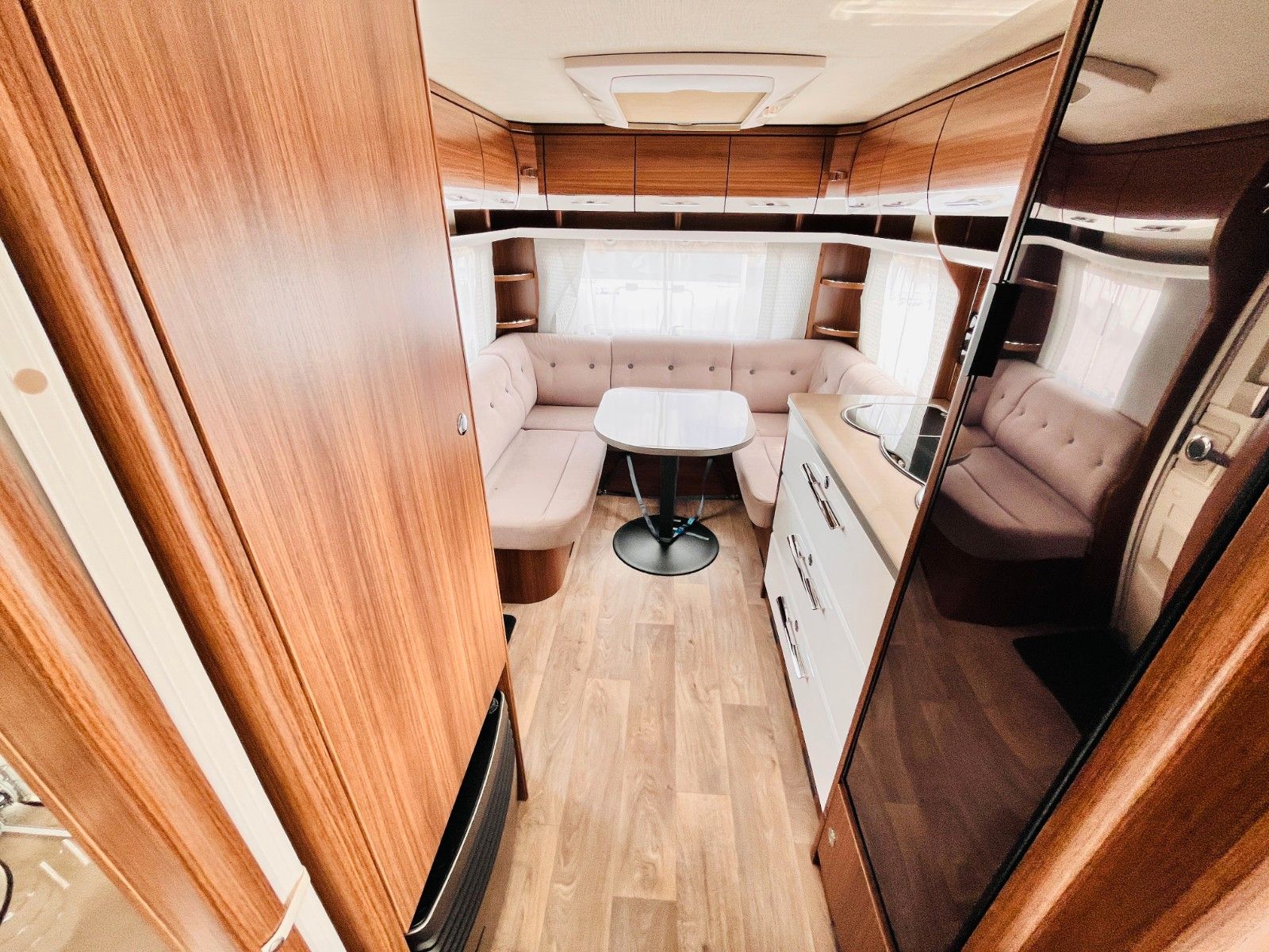 Fahrzeugabbildung HYMER / ERIBA / HYMERCAR EXCITING 485 RUNDSITZGRUPPE FRANZ.BETT MOVER