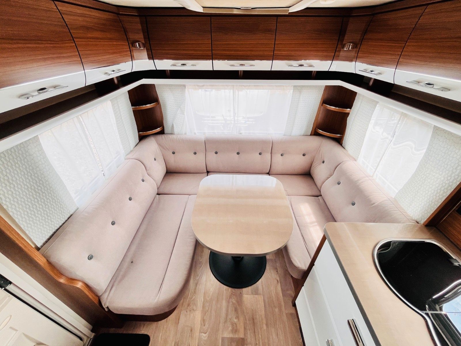 Fahrzeugabbildung HYMER / ERIBA / HYMERCAR EXCITING 485 RUNDSITZGRUPPE FRANZ.BETT MOVER