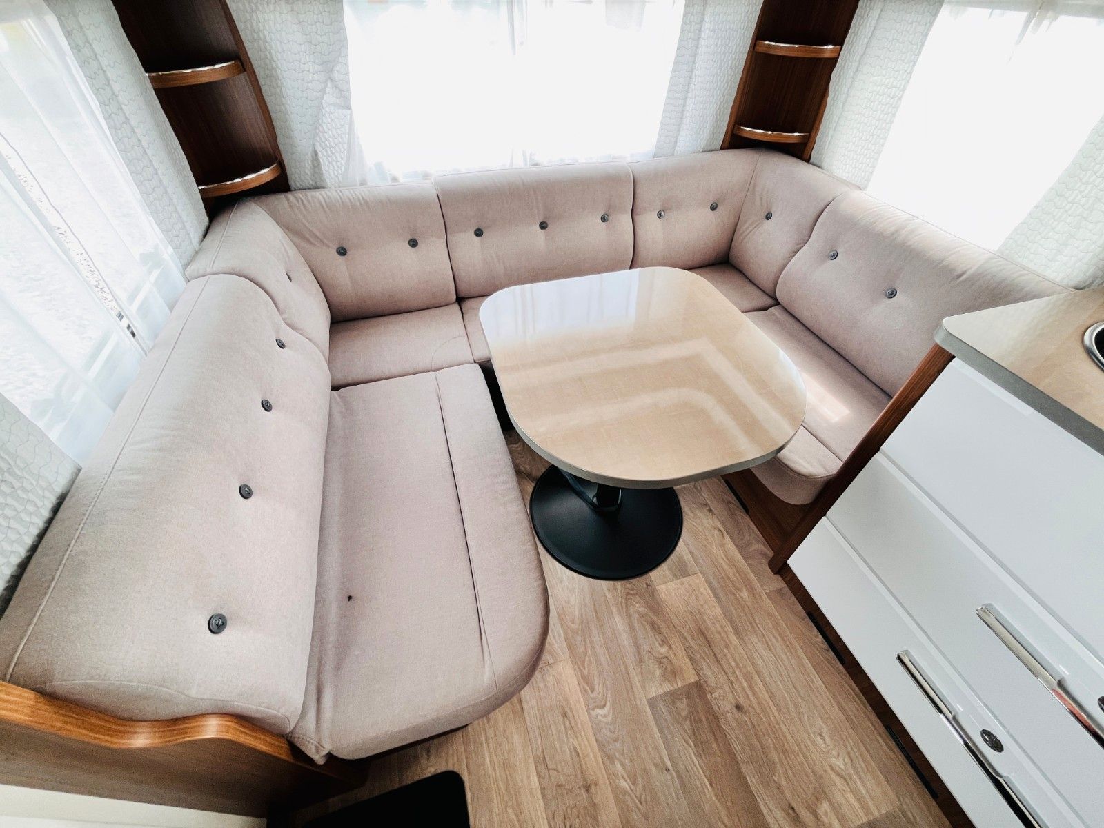 Fahrzeugabbildung HYMER / ERIBA / HYMERCAR EXCITING 485 RUNDSITZGRUPPE FRANZ.BETT MOVER