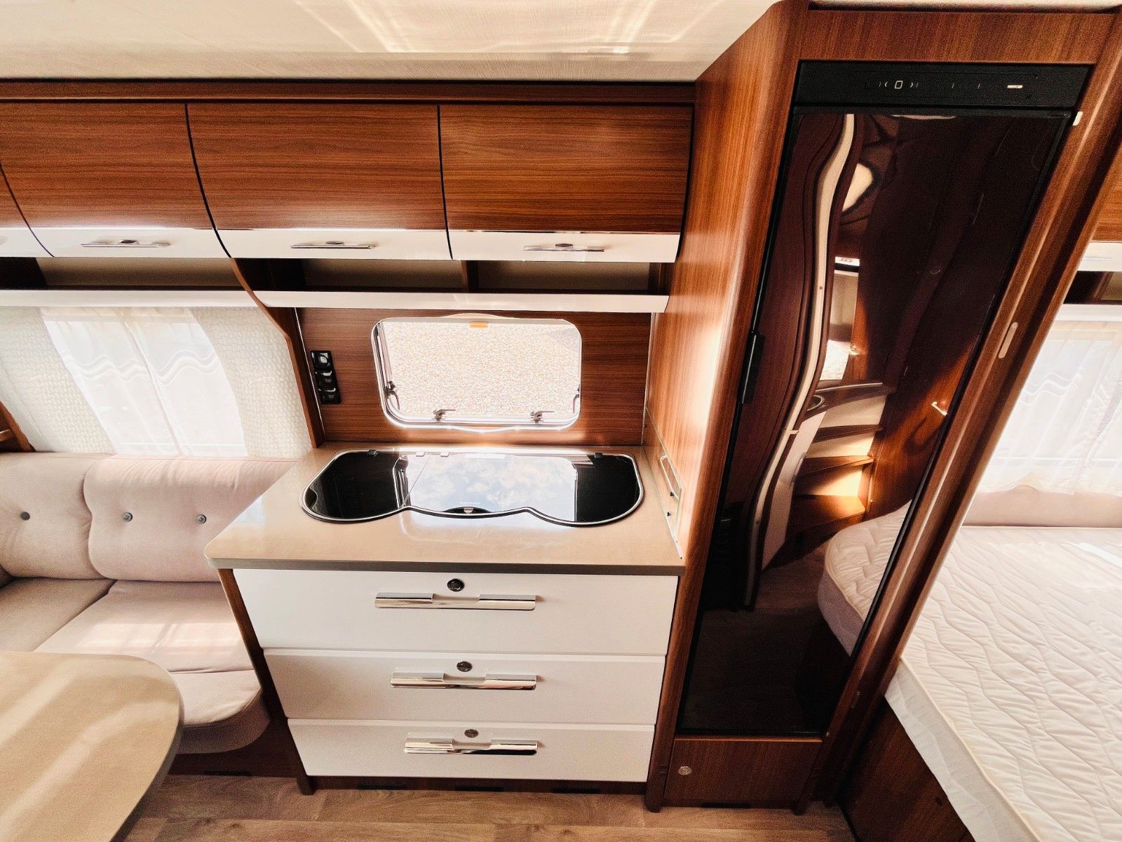 Fahrzeugabbildung HYMER / ERIBA / HYMERCAR EXCITING 485 RUNDSITZGRUPPE FRANZ.BETT MOVER