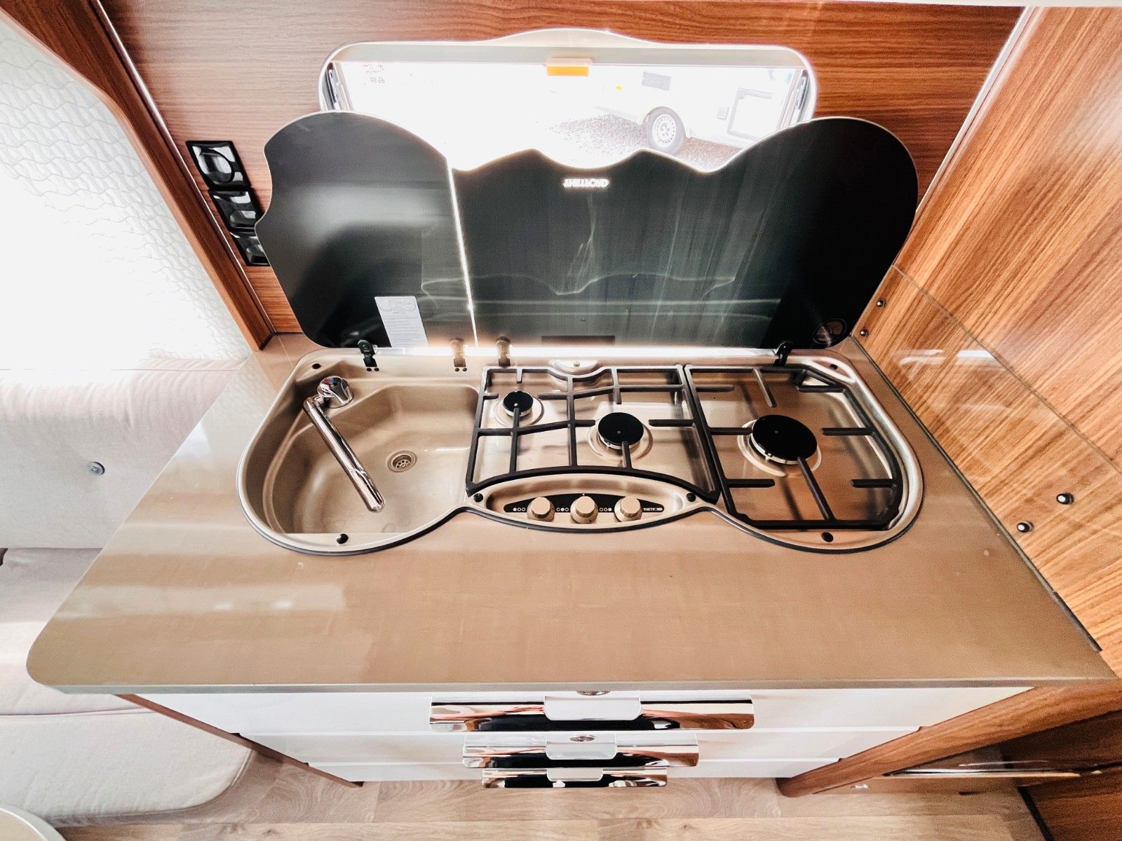 Fahrzeugabbildung HYMER / ERIBA / HYMERCAR EXCITING 485 RUNDSITZGRUPPE FRANZ.BETT MOVER