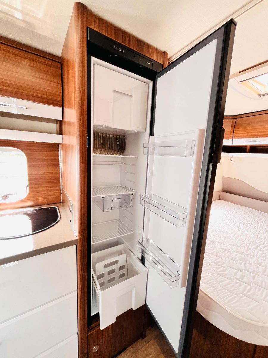 Fahrzeugabbildung HYMER / ERIBA / HYMERCAR EXCITING 485 RUNDSITZGRUPPE FRANZ.BETT MOVER