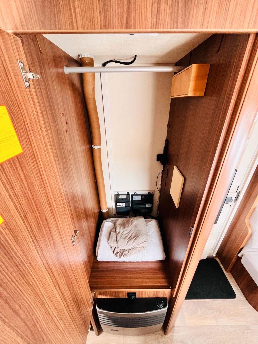Fahrzeugabbildung HYMER / ERIBA / HYMERCAR EXCITING 485 RUNDSITZGRUPPE FRANZ.BETT MOVER