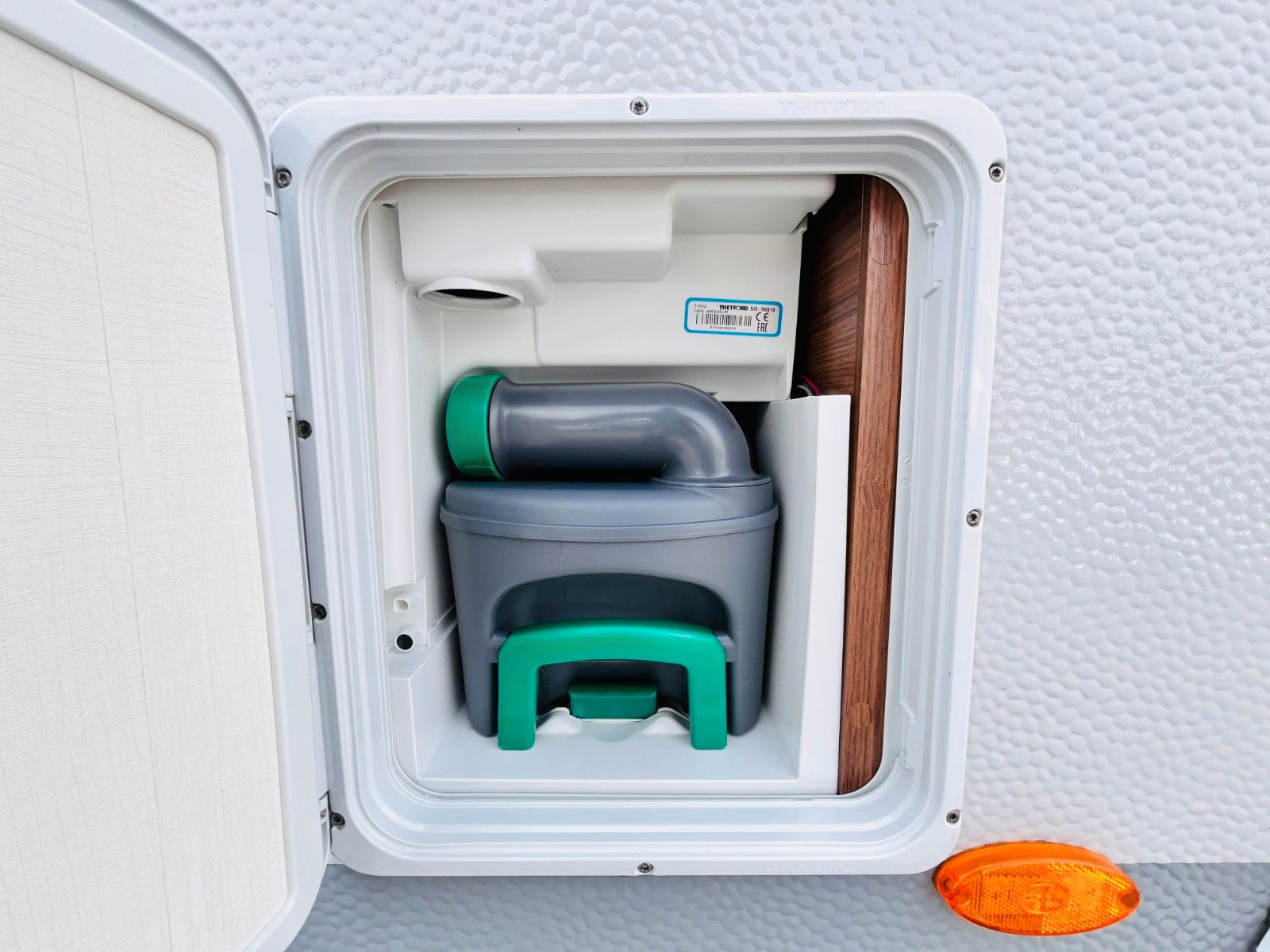 Fahrzeugabbildung HYMER / ERIBA / HYMERCAR EXCITING 485 RUNDSITZGRUPPE FRANZ.BETT MOVER