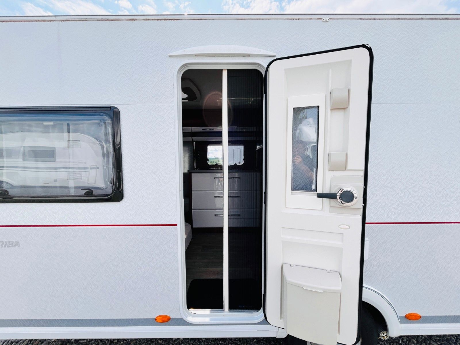 Fahrzeugabbildung HYMER / ERIBA / HYMERCAR EXCITING 485 RUNDSITZGRUPPE FRANZ.BETT MOVER