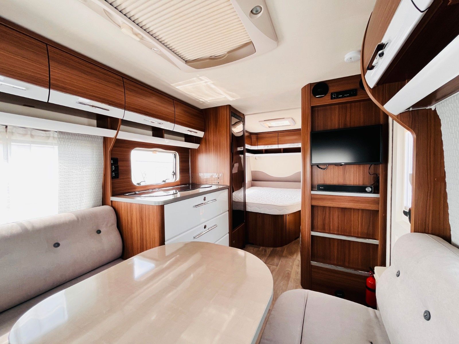 Fahrzeugabbildung HYMER / ERIBA / HYMERCAR EXCITING 485 RUNDSITZGRUPPE FRANZ.BETT MOVER