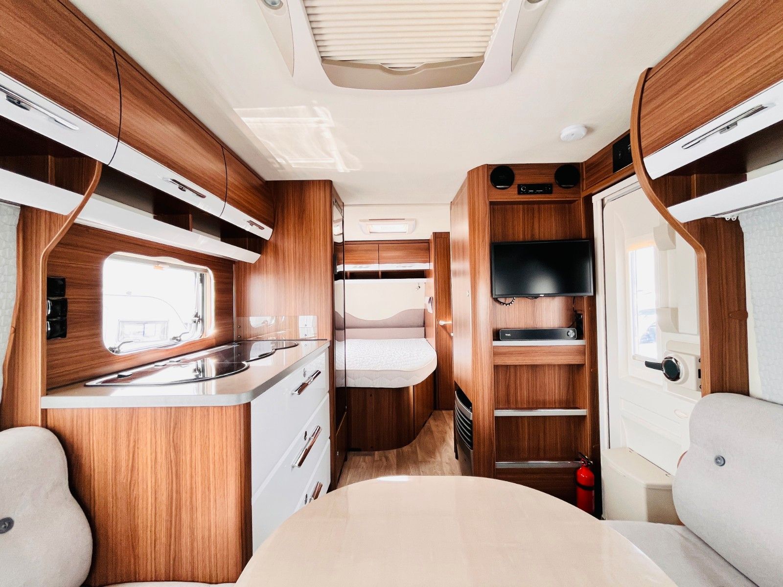 Fahrzeugabbildung HYMER / ERIBA / HYMERCAR EXCITING 485 RUNDSITZGRUPPE FRANZ.BETT MOVER